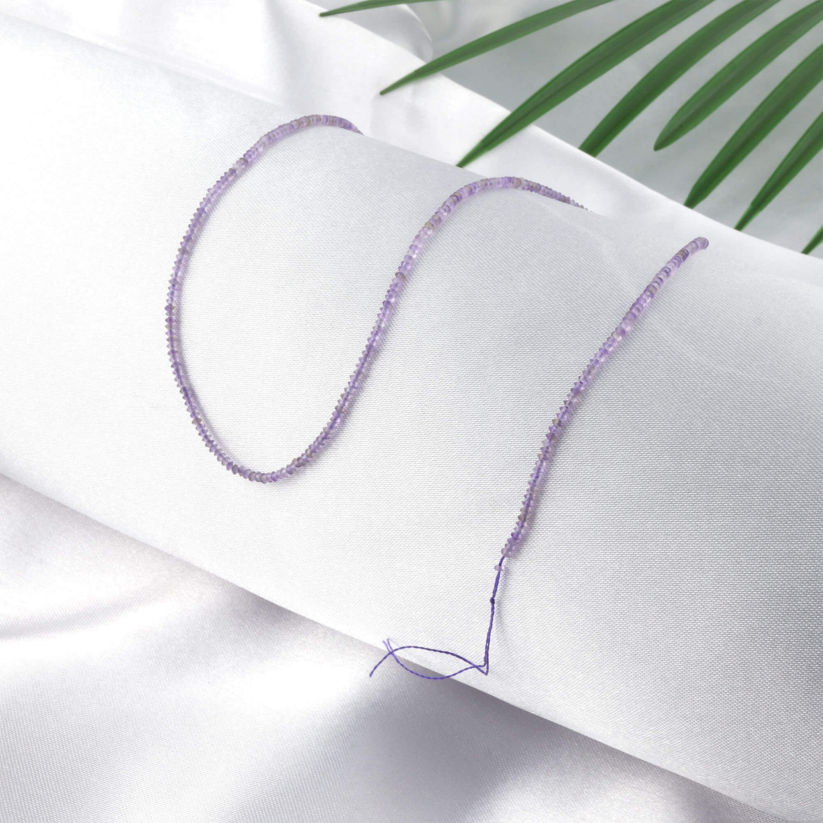 toptan doğal taş dizi ametist, 2mm disk rondel kesim formuyla mor tonların zarif enerjisini sunan, profesyonel takı üretimi için ideal doğal taş dizi