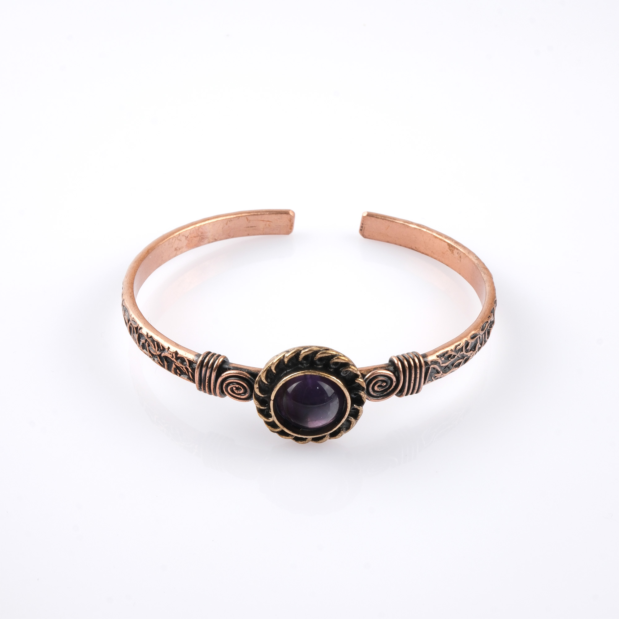 Ametist taşı bakır bileklik – ruhsal denge ve bakırın güçlü iletkenliği