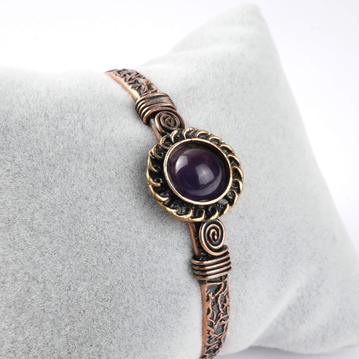 Ametist taşı bakır bileklik – ruhsal denge ve bakırın güçlü iletkenliği