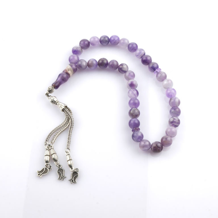 Toptan doğal taş ametist tesbih, mor tonlarının sakinleştirici enerjisiyle zihinsel dengeyi destekleyen, manevi kullanım ve koleksiyon için ideal doğal taş tesbih