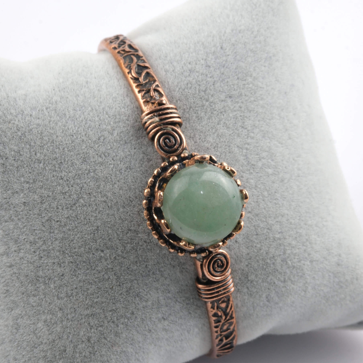 toptan doğal taş bileklik aventurin taşı bakır bileklik, yeşil aventurin taşının şans ve bereket enerjisi ile bakırın güçlü iletken yapısını bir araya getiren özel tasarım takı