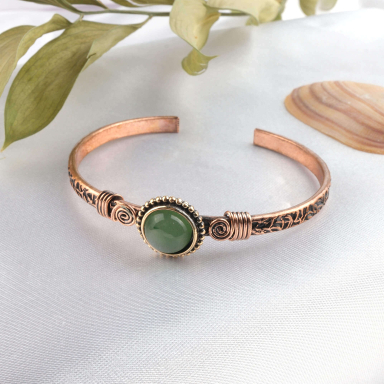 toptan doğal taş bileklik aventurin taşı bakır bileklik, yeşil aventurin taşının şans ve bereket enerjisi ile bakırın güçlü iletken yapısını bir araya getiren dengeli ve doğal tasarım takı