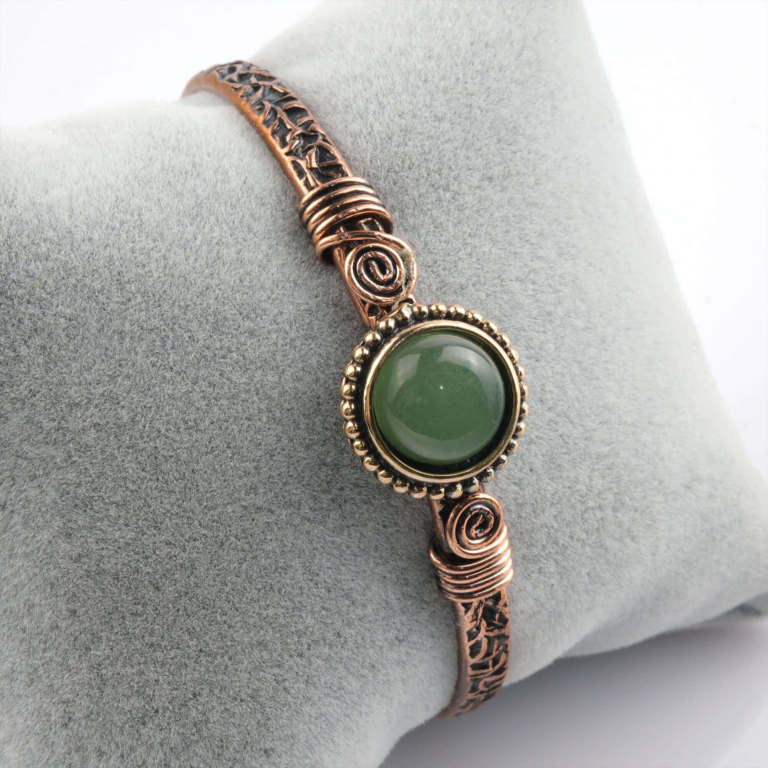 toptan doğal taş bileklik aventurin taşı bakır bileklik, yeşil aventurin taşının şans ve bereket enerjisi ile bakırın güçlü iletken yapısını bir araya getiren dengeli ve doğal tasarım takı