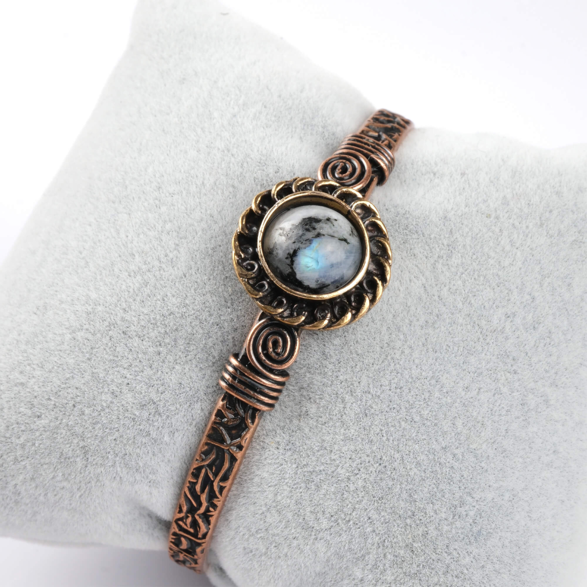 Ay taşı bakır bileklik – sezgi, denge ve bakırın iletken enerjisi