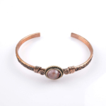 toptan doğal taş bileklik güneş taşı bakır bileklik, güneş taşının sıcak turuncu yansımalarıyla canlılık ve pozitif enerji sunan yapısının bakırın güçlü iletkenliğiyle birleştiği özel tasarım takı