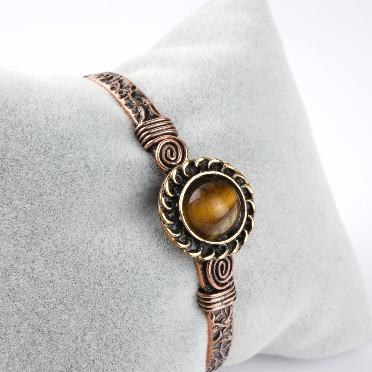 Kaplan gözü taşı bakır bileklik – kararlılık ve bakırın iletken gücü