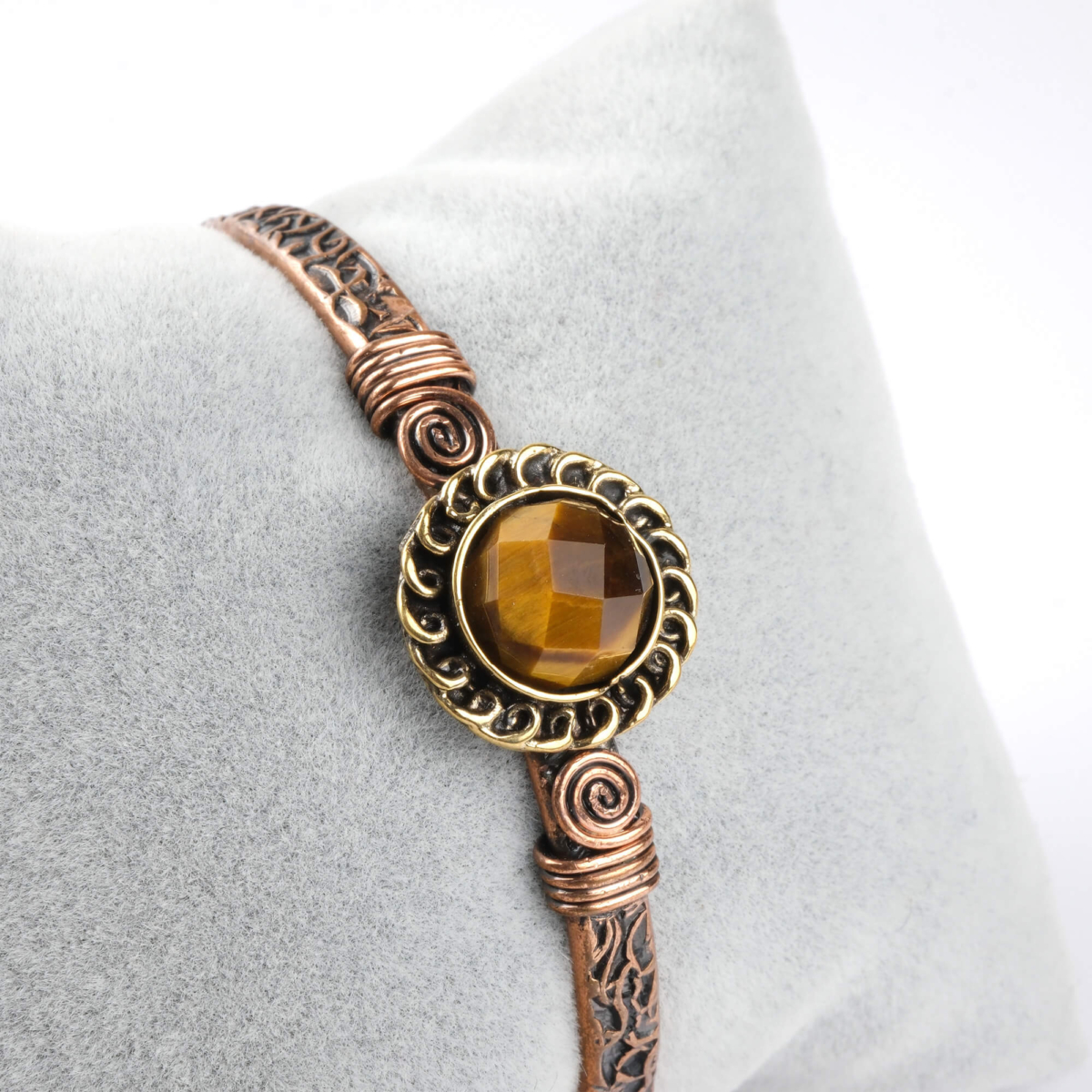 Toptan kaplan gözü bakır bileklik – maskülen şıklık, güçlü enerji, uniseks