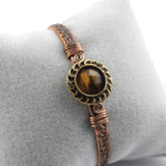 toptan doğal taş bileklik kaplangözü taşı bakır bileklik, altın kahverengi kaplangözü taşının koruyucu ve güçlendirici enerjisi ile bakırın güçlü iletken yapısını bir araya getiren özel tasarım takı
