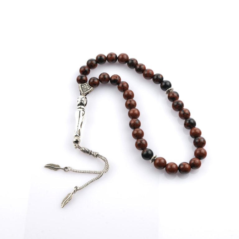 Toptan doğal taş kırmızı obsidyen tesbih, koyu kırmızı ve siyah tonların güçlü yapısıyla koruyucu ve topraklayıcı enerji sunan, manevi kullanım ve koleksiyon için ideal doğal taş tesbih