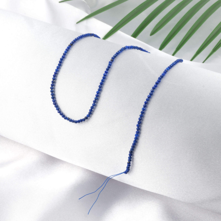 toptan doğal taş dizi lapis lazuli 2a kalite, 2mm faset kesimli yapısıyla derin lacivert tonlar ve altın pirit yansımaları sunan, profesyonel takı üretimi için ideal doğal taş dizi