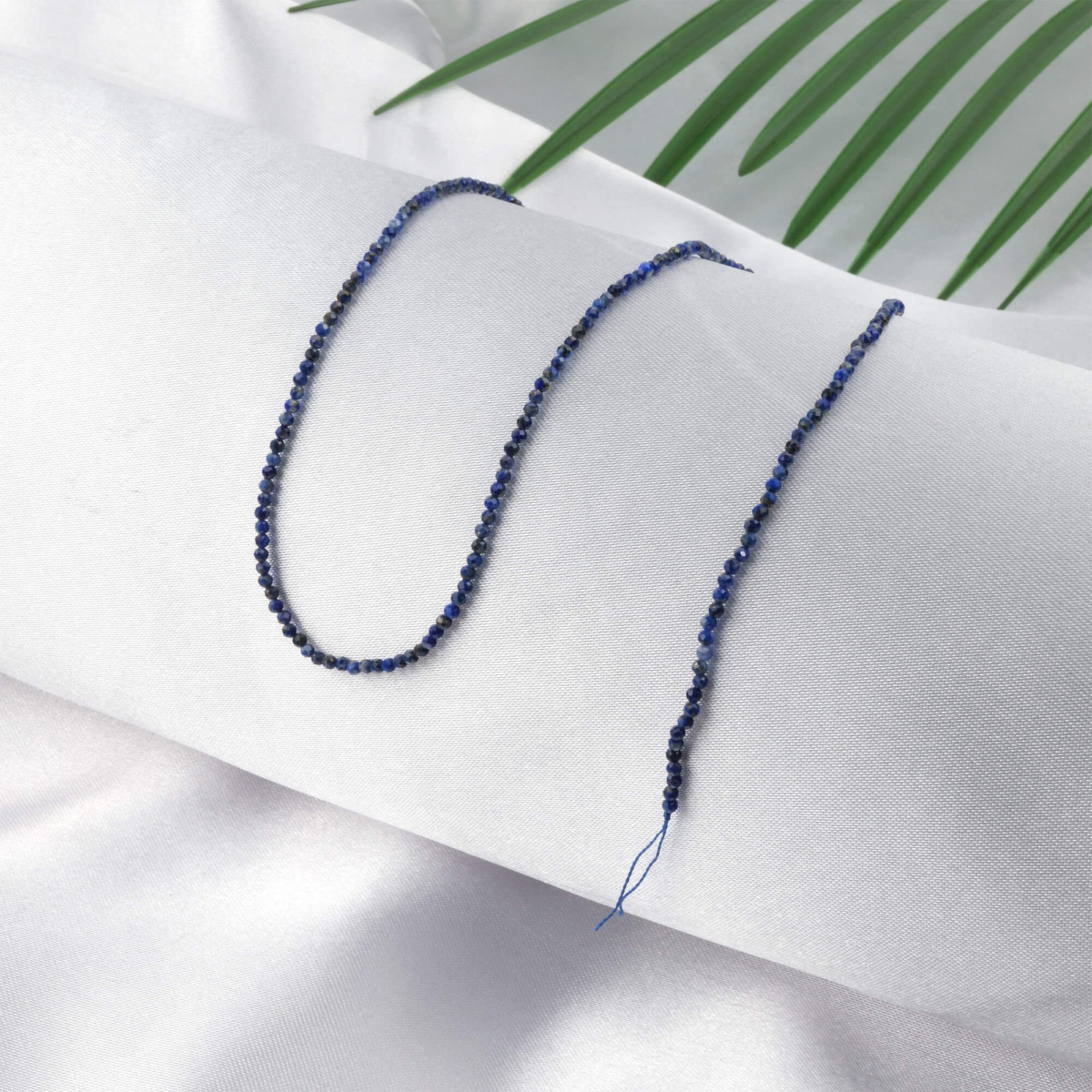 toptan doğal taş dizi lapis lazuli, 2mm faset kesimli yapısıyla derin lacivert tonlarda parlaklık sunan, profesyonel takı üretimi için ideal doğal taş dizi