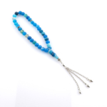 Toptan doğal taş mavi Madagaskar akik tesbih, mavi ve gri tonların doğal damar yapısıyla zihinsel sakinliği destekleyen, manevi kullanım ve koleksiyon için ideal doğal taş tesbih