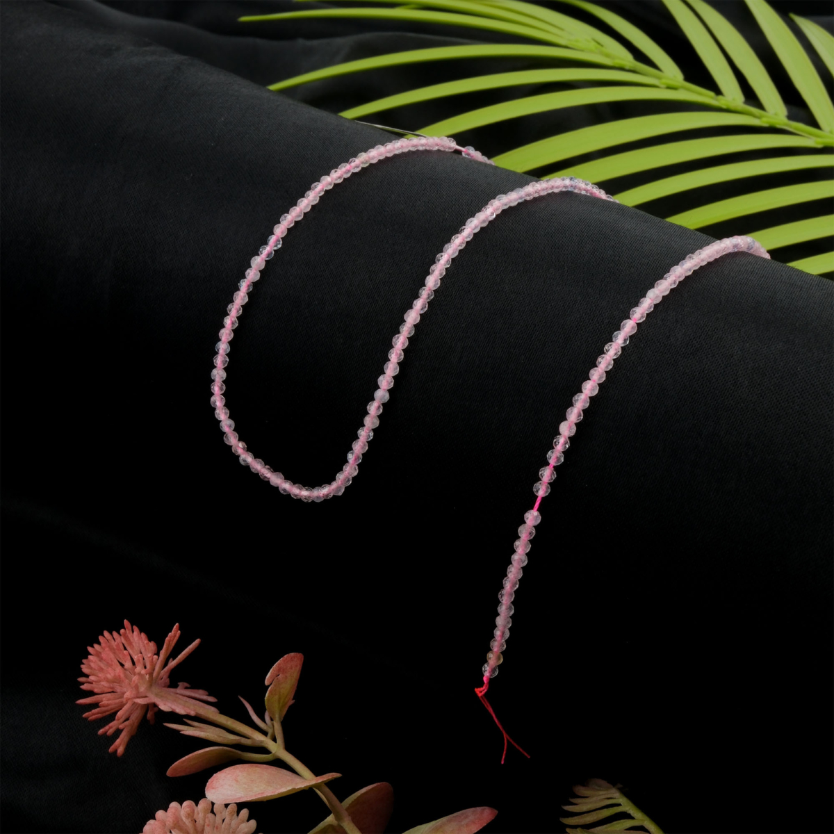 toptan doğal taş dizi morganit, 2mm faset kesimli yapısıyla yumuşak pembe ve şeftali tonlarda zarif bir ışıltı sunan, profesyonel takı üretimi için ideal doğal taş dizi