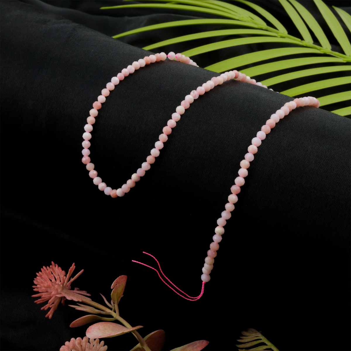 toptan doğal taş dizi opal, 3mm faset kesimli yapısıyla ışığa göre renk oyunları sergileyen, zarif ve dikkat çekici takı üretimi için ideal doğal taş dizi