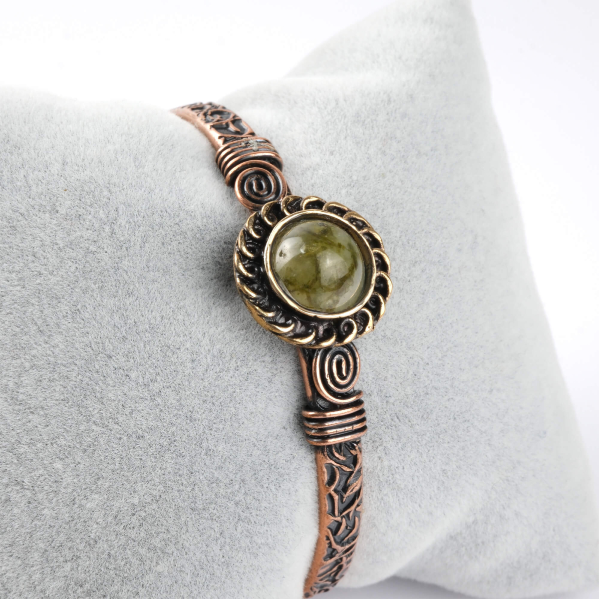 Toptan prehnit bakır bileklik – zarif tasarım, doğal taş gücü, uniseks