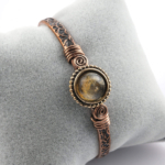 toptan doğal taş bileklik sarı rutil kuvars taşı bakır bileklik, altın rutil iğnecikleriyle güçlü enerji sunan kuvarsın bakırın iletken yapısıyla birleştiği özel tasarım takı