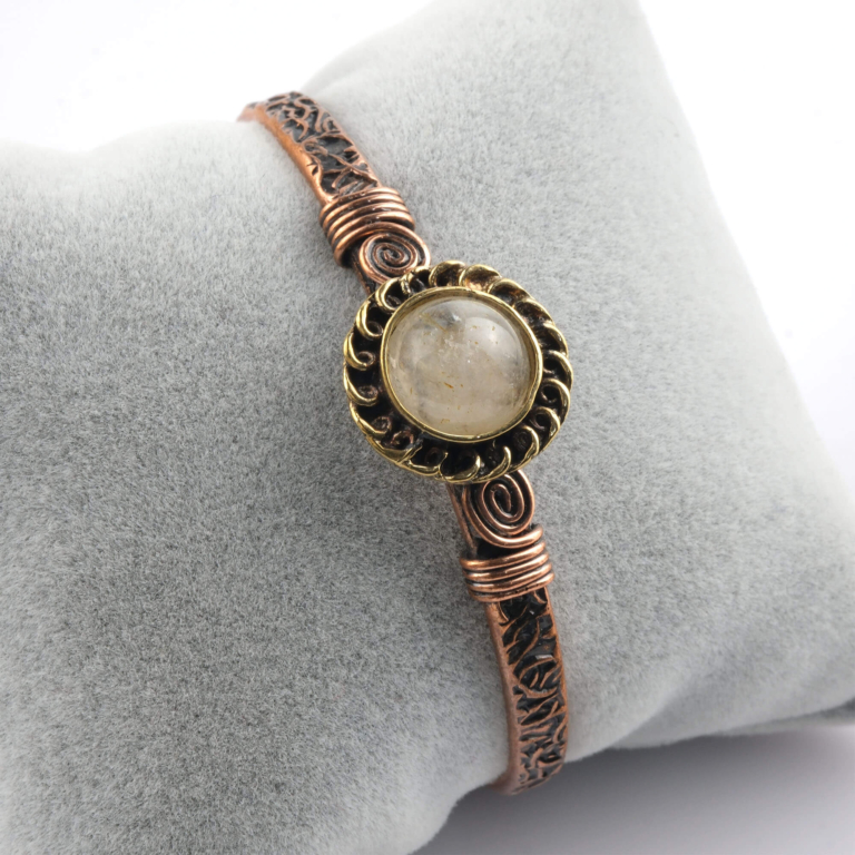toptan doğal taş bileklik sitrin taşı bakır bileklik, sarı sitrin taşının bolluk ve pozitif enerji sunan yapısının bakırın güçlü iletkenliğiyle birleştiği canlı ve enerjik tasarım takı