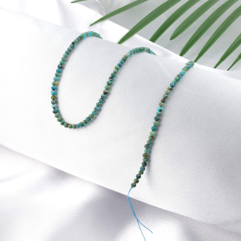 toptan doğal taş dizi turkuaz, 3mm faset kesimli yapısıyla mavi ve yeşil tonlarda parlaklık sunan, profesyonel takı üretimi için ideal doğal taş dizi