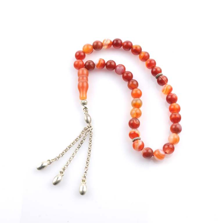 Toptan doğal taş turuncu Madagaskar akik tesbih, sıcak turuncu tonlarıyla enerji ve canlılık hissi sunan, manevi kullanım ve koleksiyon için ideal doğal taş tesbih