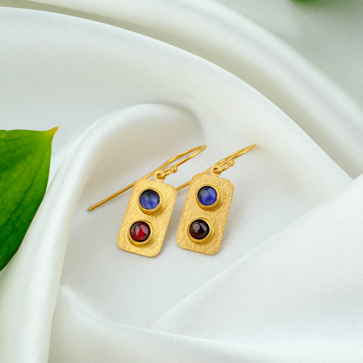 5-0-8-1.jpg Safir Garnet (Lal) Doğal Taş Gümüş Gold Küpe - Görsel 1