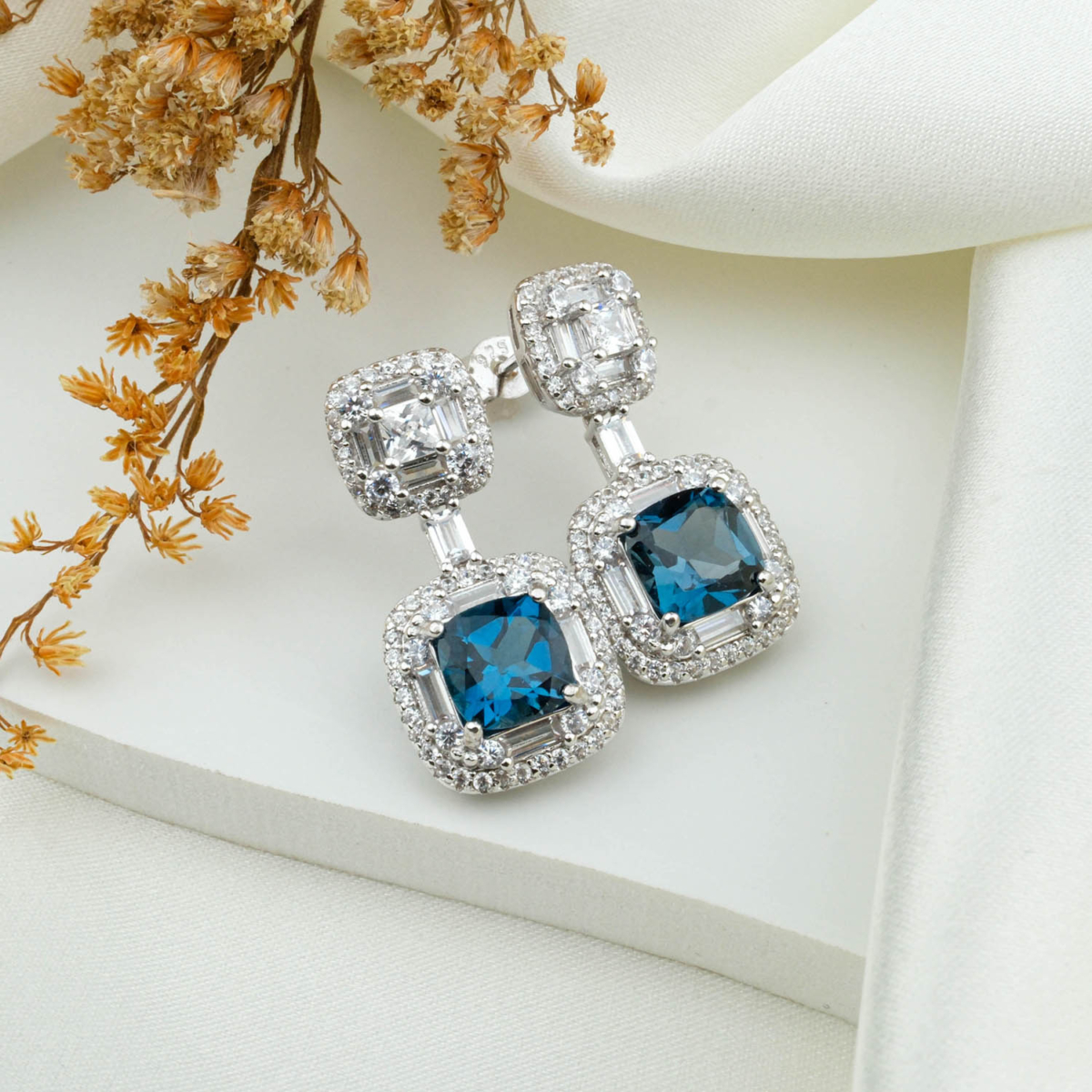 London Blue Topaz Doğal Taş Gümüş Küpe