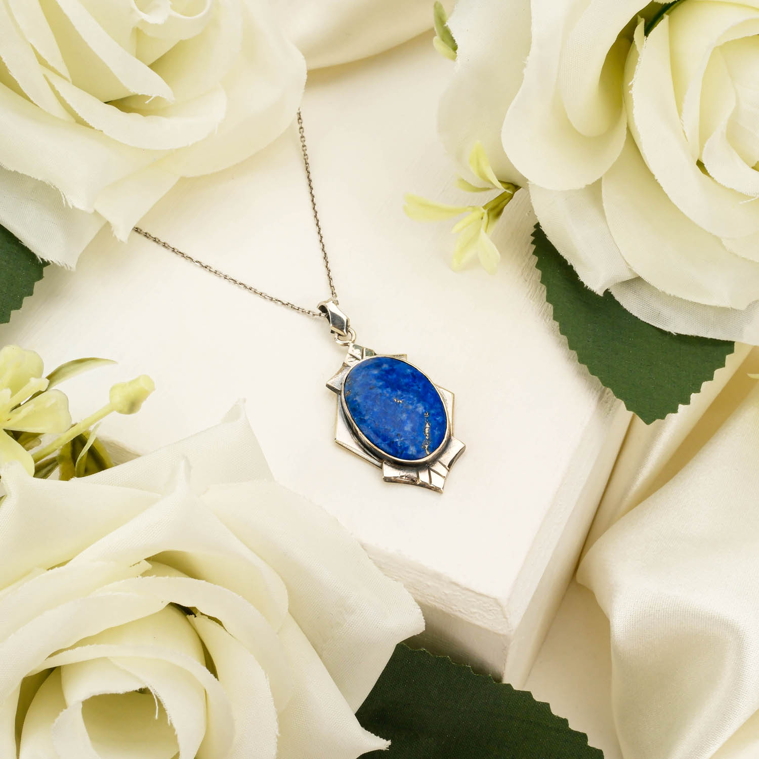 konya-dogaltas-evi-el-yapimi-lapis-lazuli-tasi-925-ayar-gumus-unisex-kolye-1.jpg El Yapımı Lapis Lazuli Taşı 925 Ayar Gümüş Erkek / Kadın (Unisex) Kolye - Görsel 1