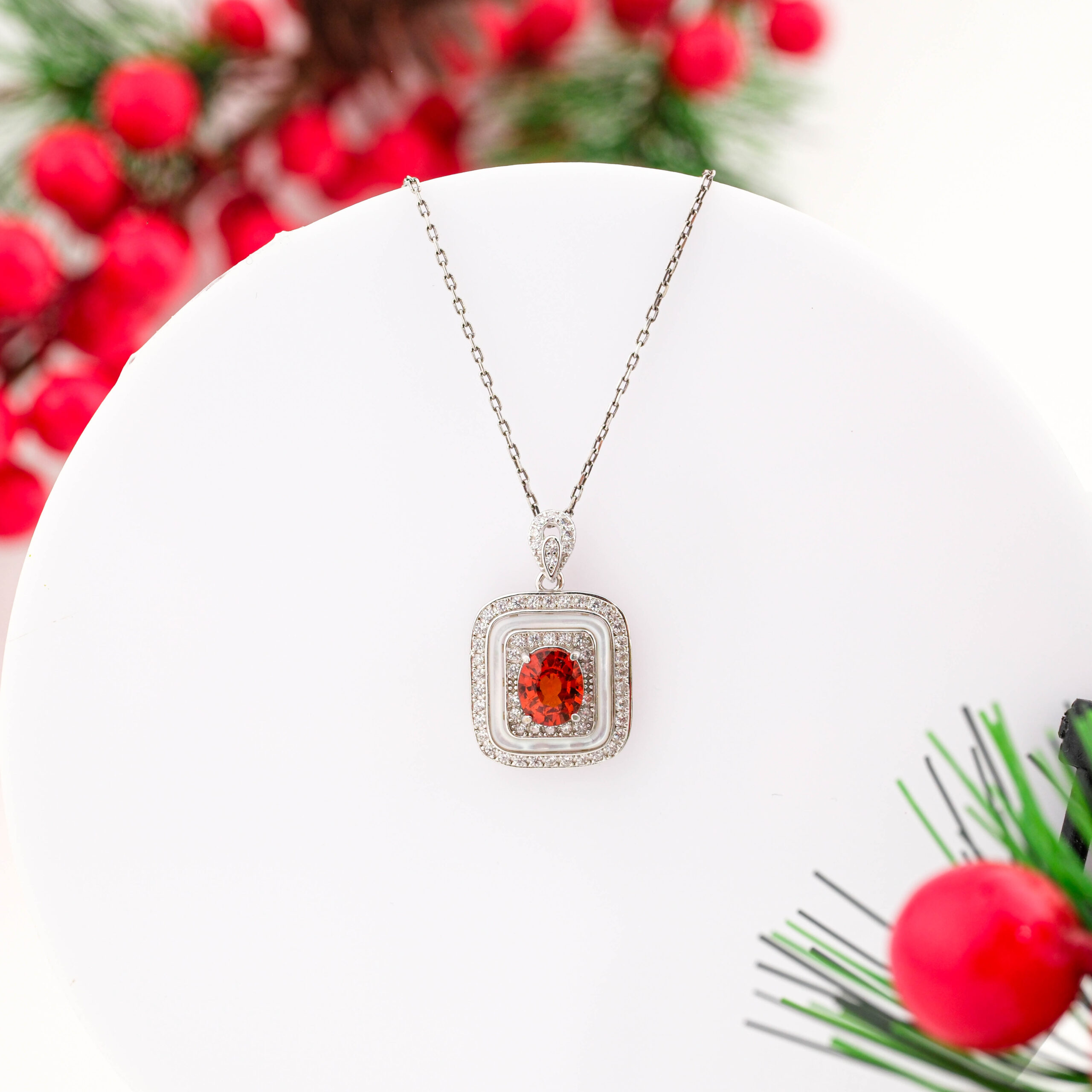 konya-dogaltas-evi-orijinal-turuncu-safir-sedef-ve-swarovski-tasi-925-ayar-gumus-tasarimli-kolye-scaled-1.jpg Orijinal Turuncu Safir, Sedef ve Swarovski Taşı 925 Ayar Gümüş Tasarımlı Bayan Kolye - Görsel 1