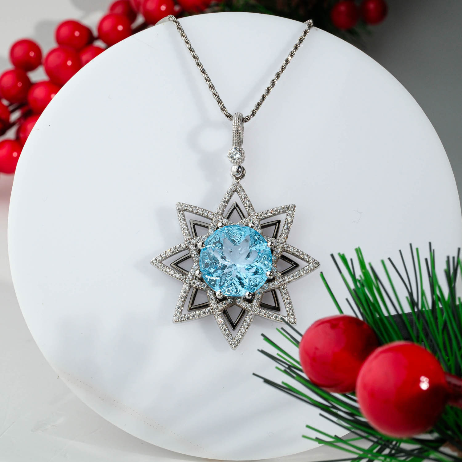 konya-dogaltas-evi-orijinal-vip-blue-topaz-tasi-925-ayar-gumus-lotus-kolye.jpg Orijinal Özel Tasarım Vip Blue Topaz Taşı 925 Ayar Gümüş Tasarımlı Lotus Kolye - Görsel 1