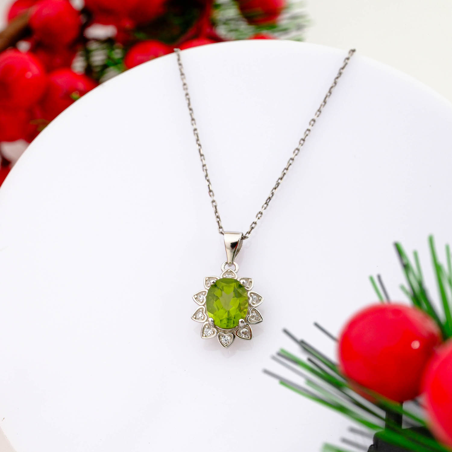 konya-dogaltas-evi-ozel-iscilikli-dogal-peridot-tasli-gumus-kolye.jpg Orijinal Zebercet (Peridot) Taşı 925 Ayar Gümüş Tasarımlı Bayan Kolye - Görsel 1