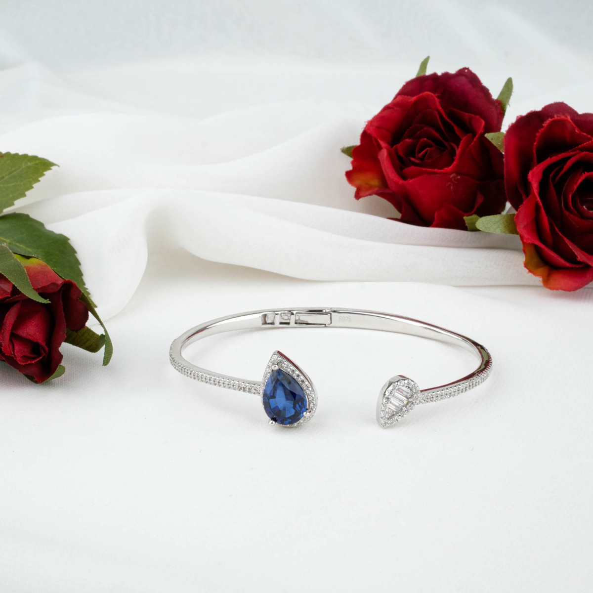 Swarovski Taş Süslemeli Safir Doğal Taş Gümüş Kelepçe Bileklik (3,70ct)