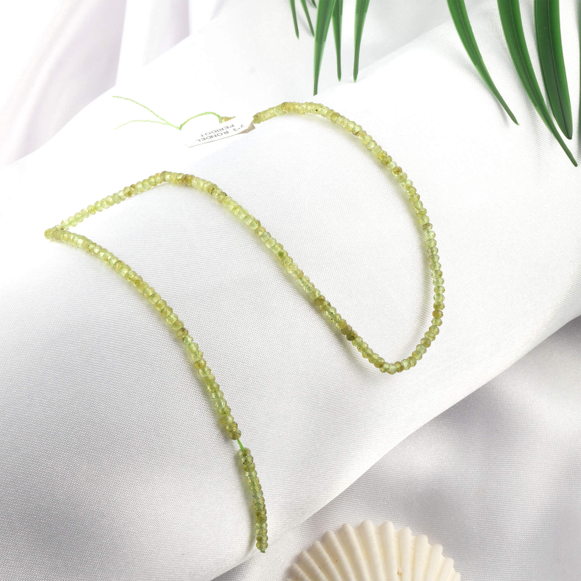 rondel-kesim-zebercet-peridot-dizi-dogal-tas-dizi-2x3mm-safir-tas-evi- (1) toptan doğal taş dizi zebercet peridot 2x3mm rondel kesim profesyonel dizim için doğal taş