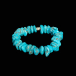 Bracciale flessibile in pietra naturale realizzato con schegge de turchese asimmetrico organico con un distanziatore argentato.