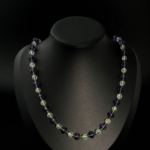 Collier ras du cou en argent sterling 925 conçu avec des pierres de diopside 2 mm, de quartz cristal 6 mm et d'améthyste facettée 8 mm.