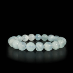 Pulsera flexible de piedra natural hecha de cuentas redondas y lisas de aguamarina azul claro translucido de 10-11mm.