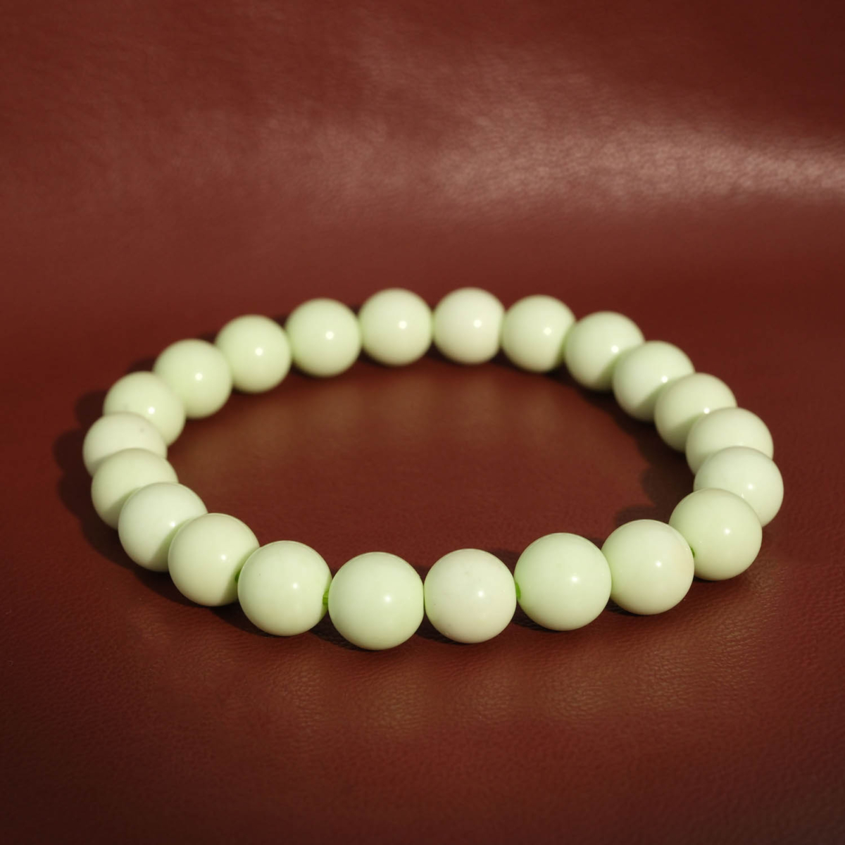 Bracciale flessibile in pietra naturale realizzato con perle rotonde e lisce di turchese limone da 8-9mm.
