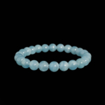 Pulsera flexible de piedra natural hecha de cuentas redondas y lisas de calcita azul claro de 8-9mm.