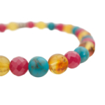 Bracelet flexible en pierre naturelle fait de perles rondes d'ambre jaune de 6mm, de rubis rose facette et de turquoise bleue.