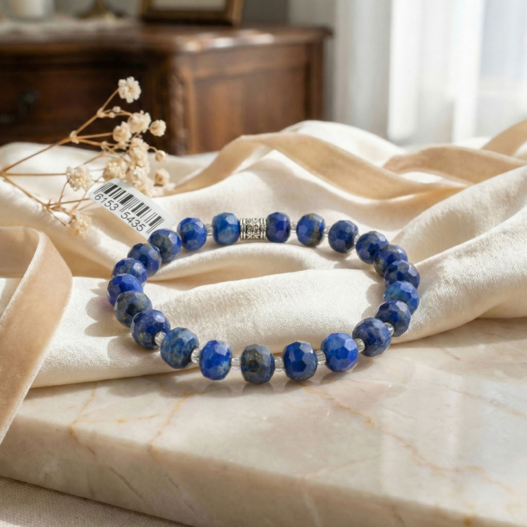 Pulsera de piedra natural de lapislázuli original azul oscuro tallada en rondel facetado con motas de pirita dorada.
