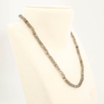 Collar de diseño para mujer en plata de ley 925 con cuentas rondelle facetadas de labradorita natural calidad 6A+ (3,5-5,5mm).