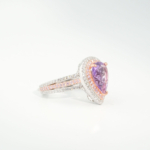 Bague de prestige pour femme ornée d'une améthyste naturelle originale taille poire avec détails rose sur argent 925.