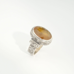 Anillo de diseño artesanal adornado con gema de zafiro amarillo natural original de 12,45ct en plata de ley 925.