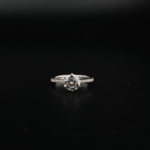 Bague de luxe en argent sterling 925 orné d'une pierre moissanite certifiée originale de 1.5 carats coupe ronde solitaire à quatre griffes avec certificat GRA.