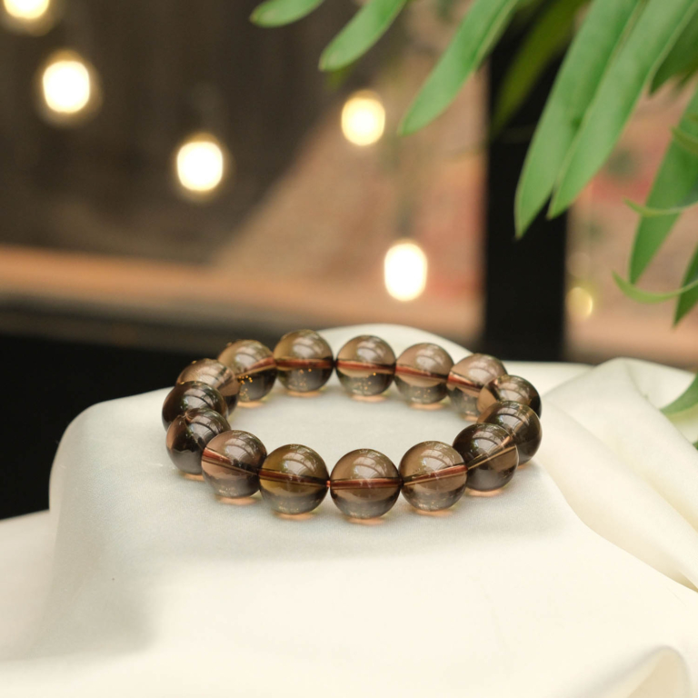 Design-Armband aus originalen 14-15mm 6A+ Rauchquarz-Natursteinen im glatten Rundperlen-Schliff.