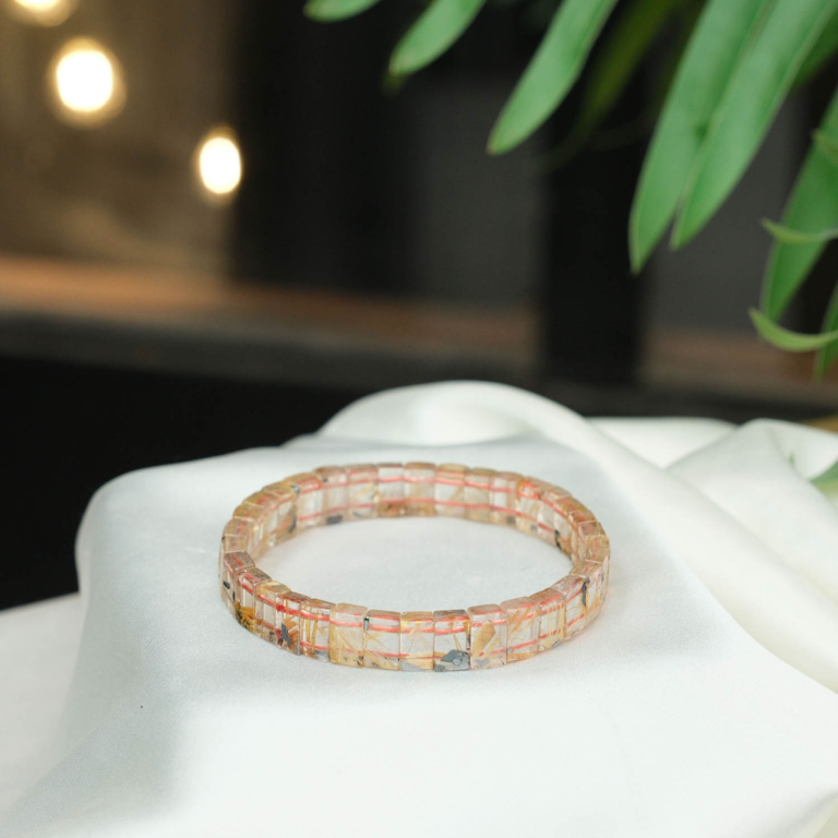 Klassisches Design-Armband aus originalen 5A+ Gold-Rutilquarz-Natursteinen im modernen Rolex-Schliff.