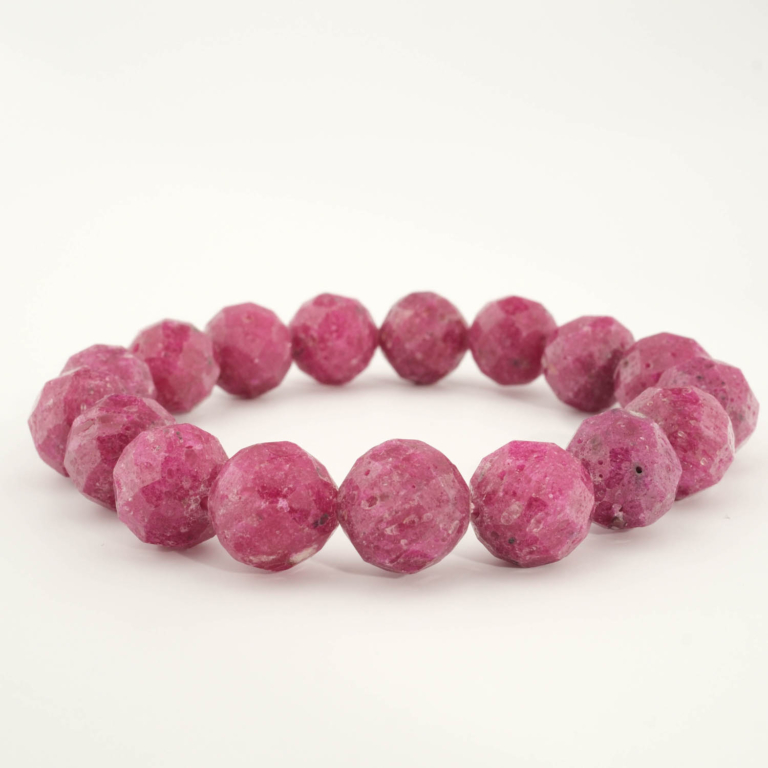 Bracciale di design di lusso ornato con gemme di rubino naturale originale 5A+ a taglio sfaccettato da 12-13mm.