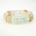 Bracelet orné de pierres de fluorite naturelles originales de coupe rectangulaire style montre rolex aux reflets verts et jaunes.