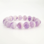Bracciale di design ornato con sfere da 12-13mm di gemma di amatista bicolore naturale originale con sfumature viola.