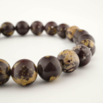 Bracelet orné de perles rondes de 9-10mm en jaspe chocolat naturelle originale aux reflets chauds.