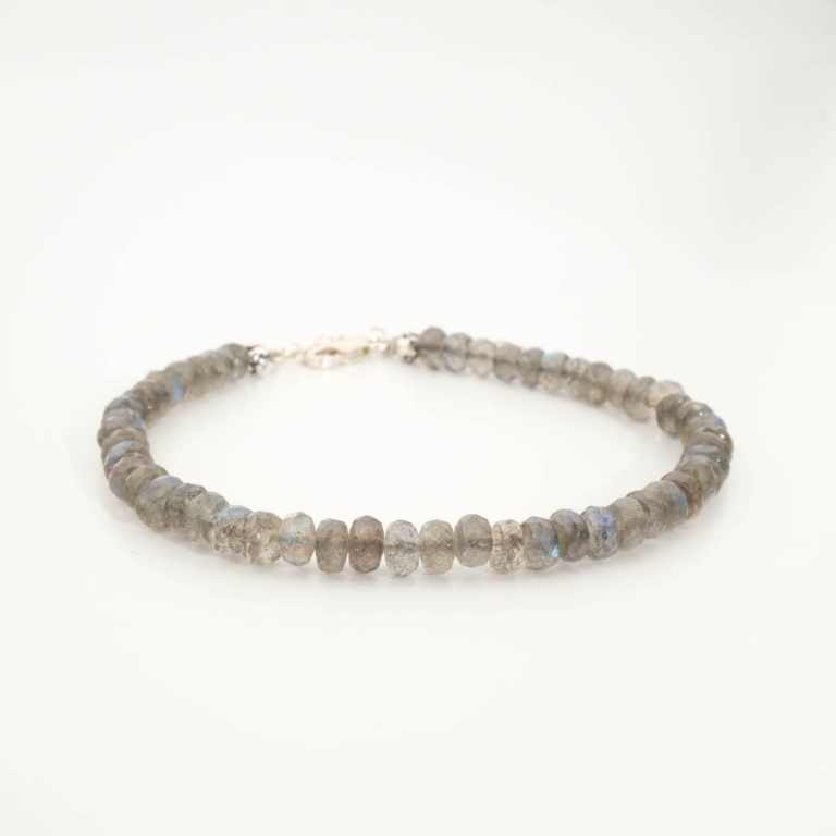 Bracciale di design ornato con sfere sfaccettate da 3,5-5,5mm di gemma di labradorite originale e argento 925.