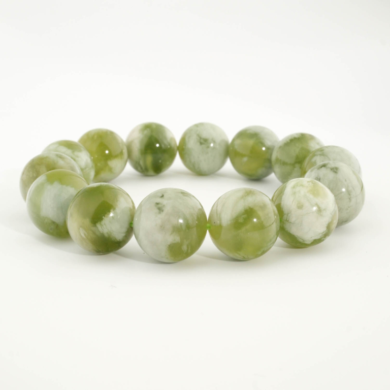 Bracciale di design ornato con sfere da 16-17mm di gemma di serpentino originale 5A+ con sfumature verde chiaro.
